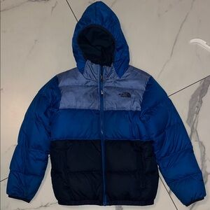 The NorthFace Moondoggy Blue and Navy Reversible Winter Coat Boys Size M 10/12